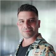 Profesor de inglés y español. Muy cualificado, motivador y dinámico para personas con ganas de aprender y disfrutar del proceso.